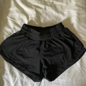 Black Lululemon Size 0 Low Rise 2.5 Inch Hotty Hots.